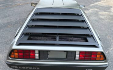 Dmc-delorean-1981-10