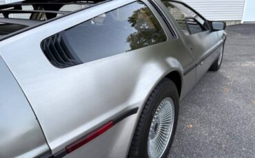 Dmc-delorean-1981-11