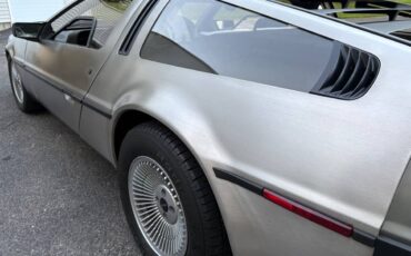 Dmc-delorean-1981-12