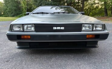 Dmc-delorean-1981-13