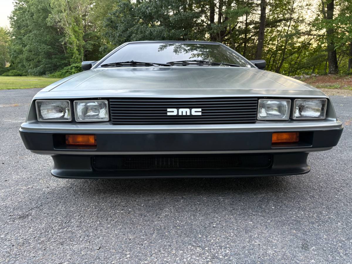 Dmc-delorean-1981-13