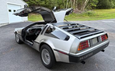 Dmc-delorean-1981-16