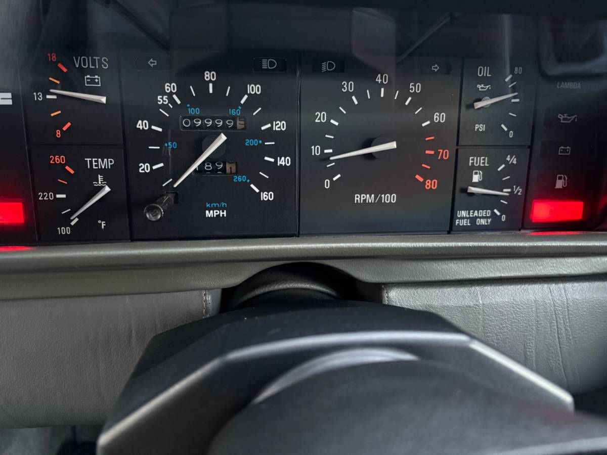 Dmc-delorean-1981-18