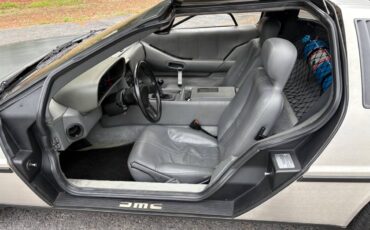 Dmc-delorean-1981-19