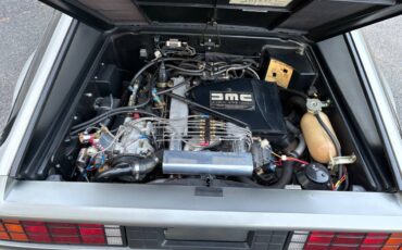 Dmc-delorean-1981-23