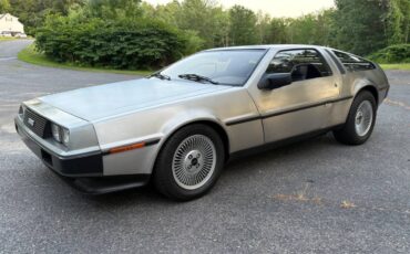 Dmc-delorean-1981-6