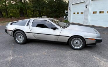 Dmc-delorean-1981-8