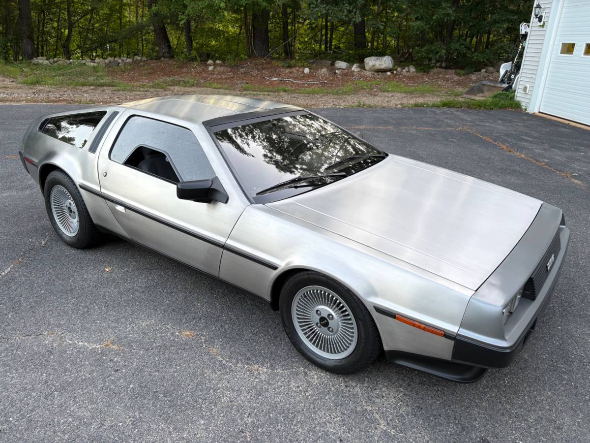 Dmc-delorean-1981