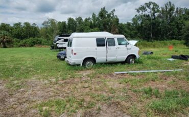 Dodge-150-van-1990-white-1