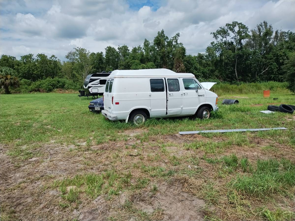 Dodge-150-van-1990-white-1