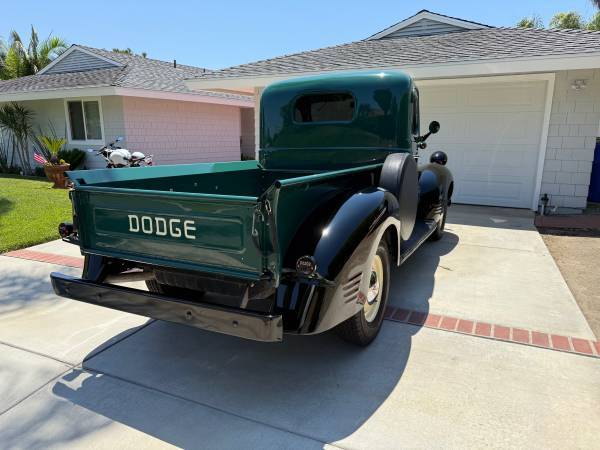 Dodge-1946-green-3