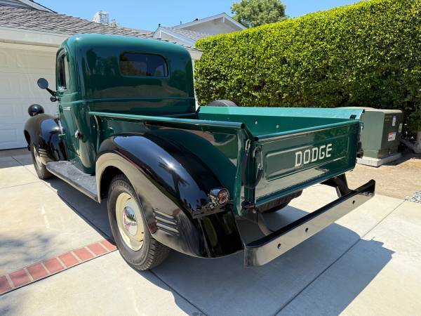Dodge-1946-green-4
