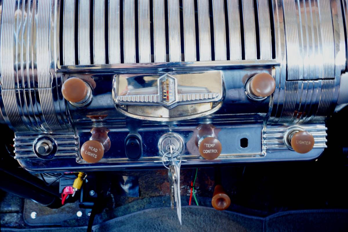 Dodge-1948-purple-18