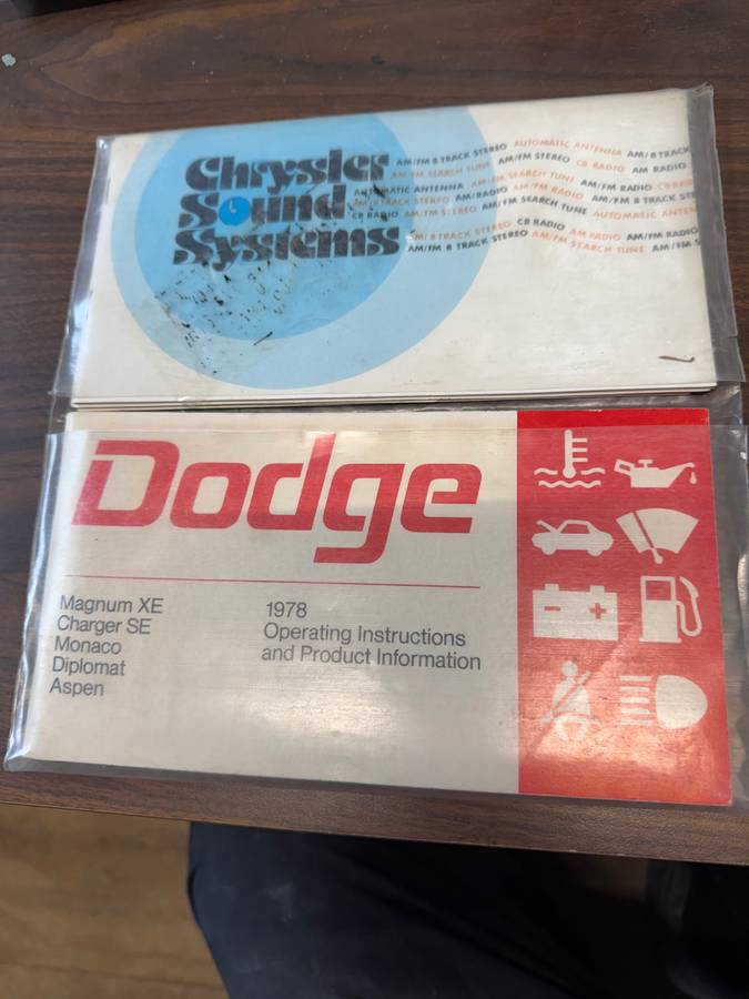Dodge-1978-brown-4