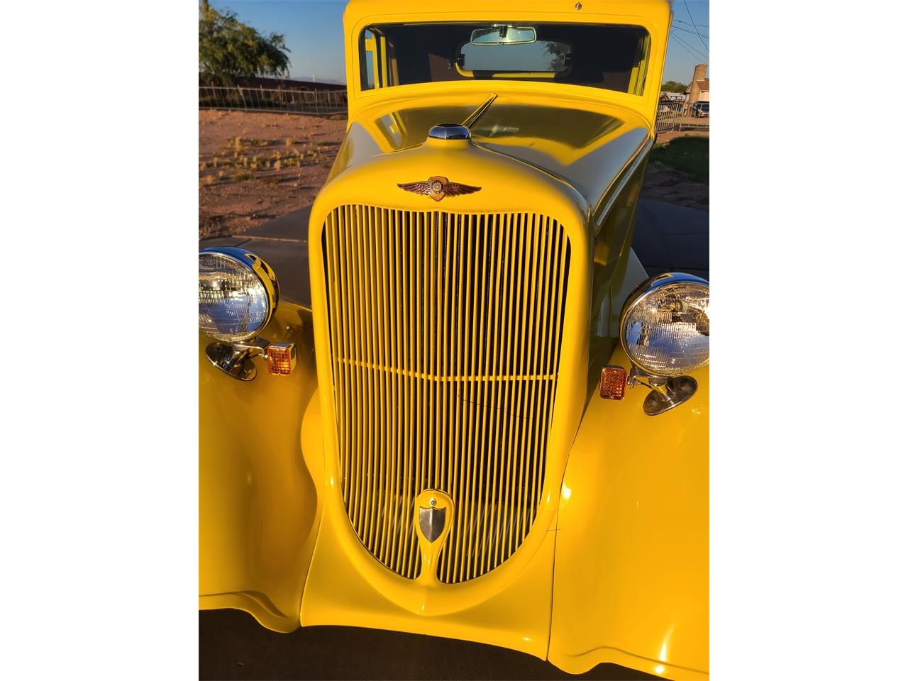 Dodge-2-dr-coupe-1933-Yellow-Brown-2