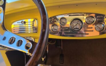Dodge-2-dr-coupe-1933-Yellow-Brown-21