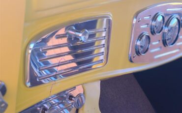Dodge-2-dr-coupe-1933-Yellow-Brown-25