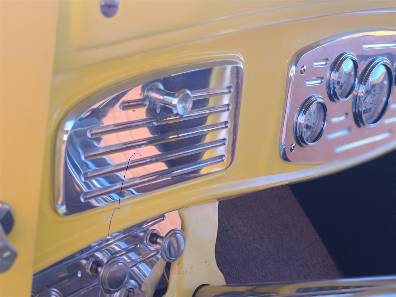 Dodge-2-dr-coupe-1933-Yellow-Brown-25