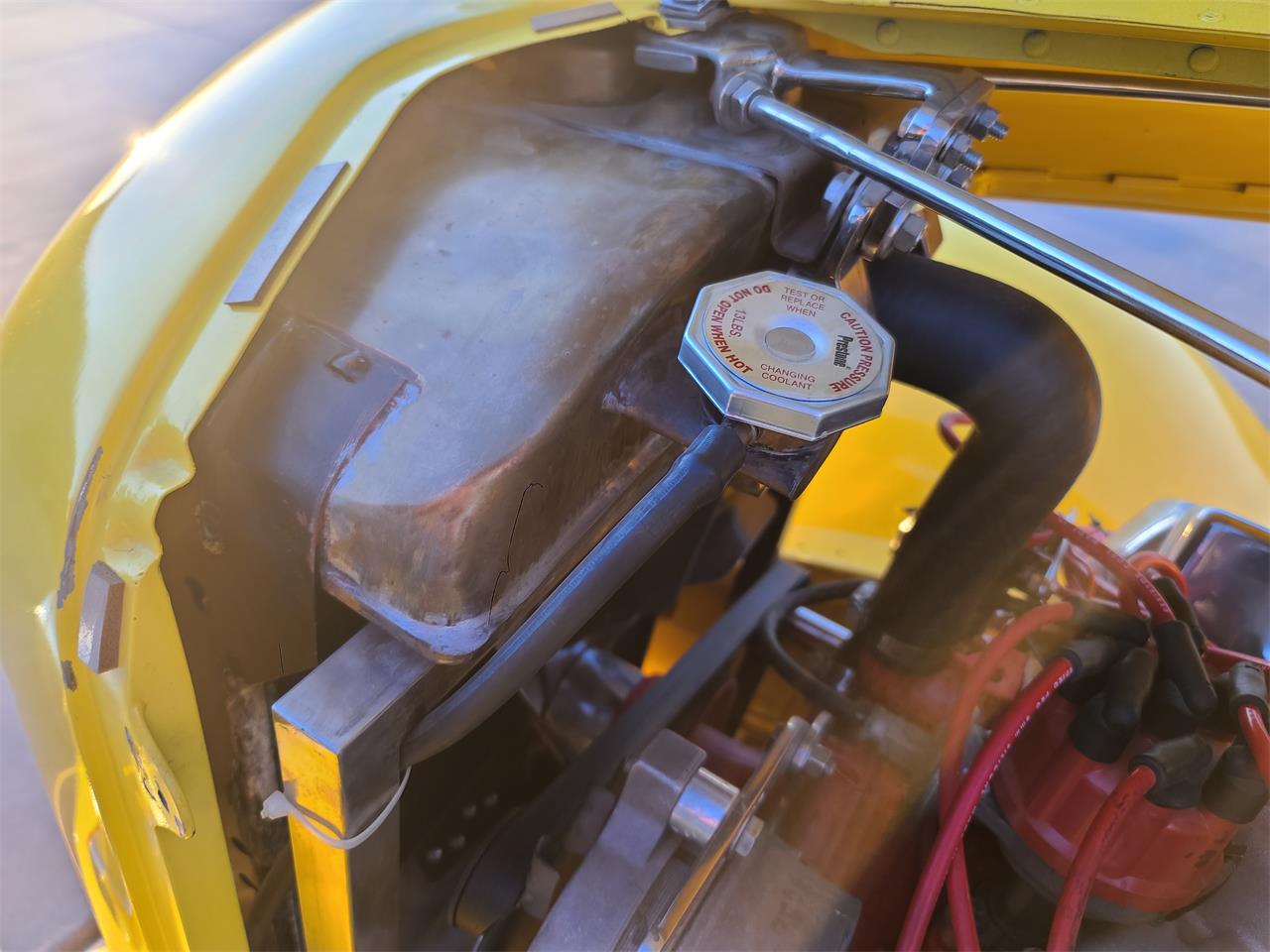 Dodge-2-dr-coupe-1933-Yellow-Brown-35