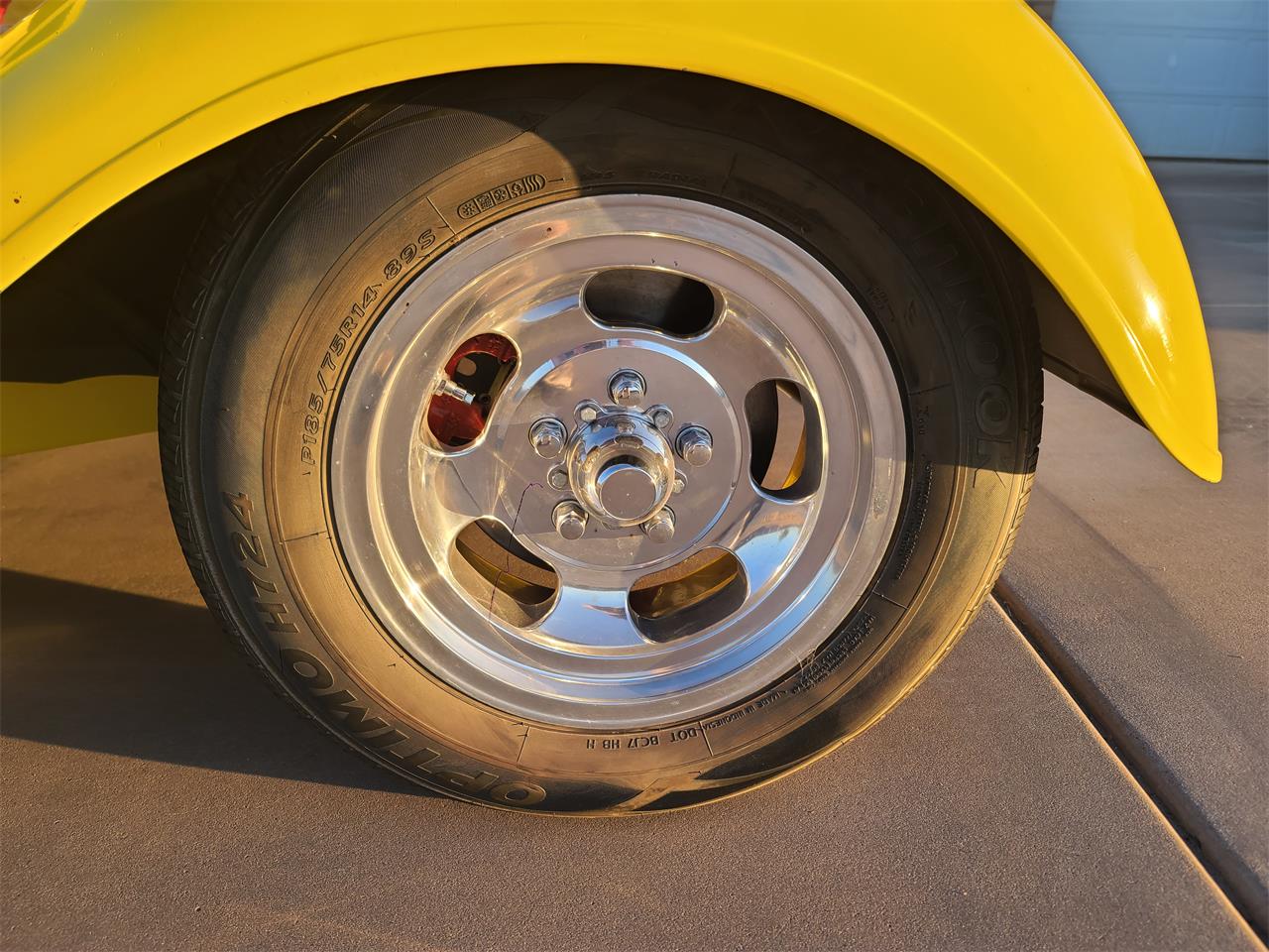 Dodge-2-dr-coupe-1933-Yellow-Brown-38