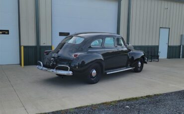 Dodge-4-dr-sedan-1941-Black-Brown-1