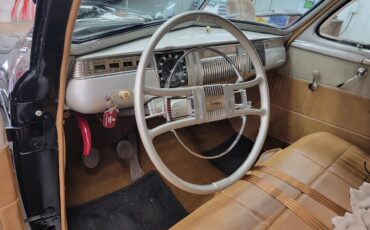 Dodge-4-dr-sedan-1941-Black-Brown-3