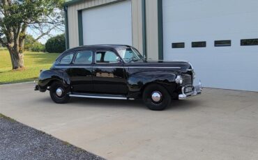 Dodge-4-dr-sedan-1941-Black-Brown