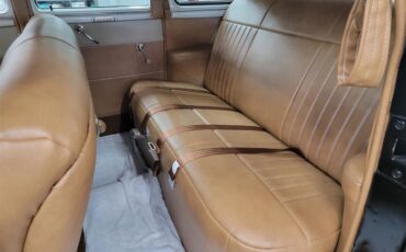 Dodge-4-dr-sedan-1941-Black-Brown-5