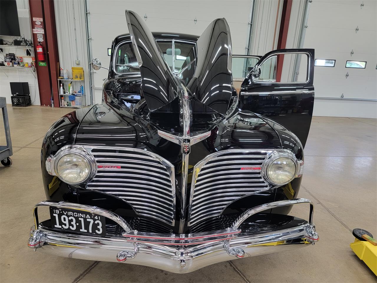 Dodge-4-dr-sedan-1941-Black-Brown-6