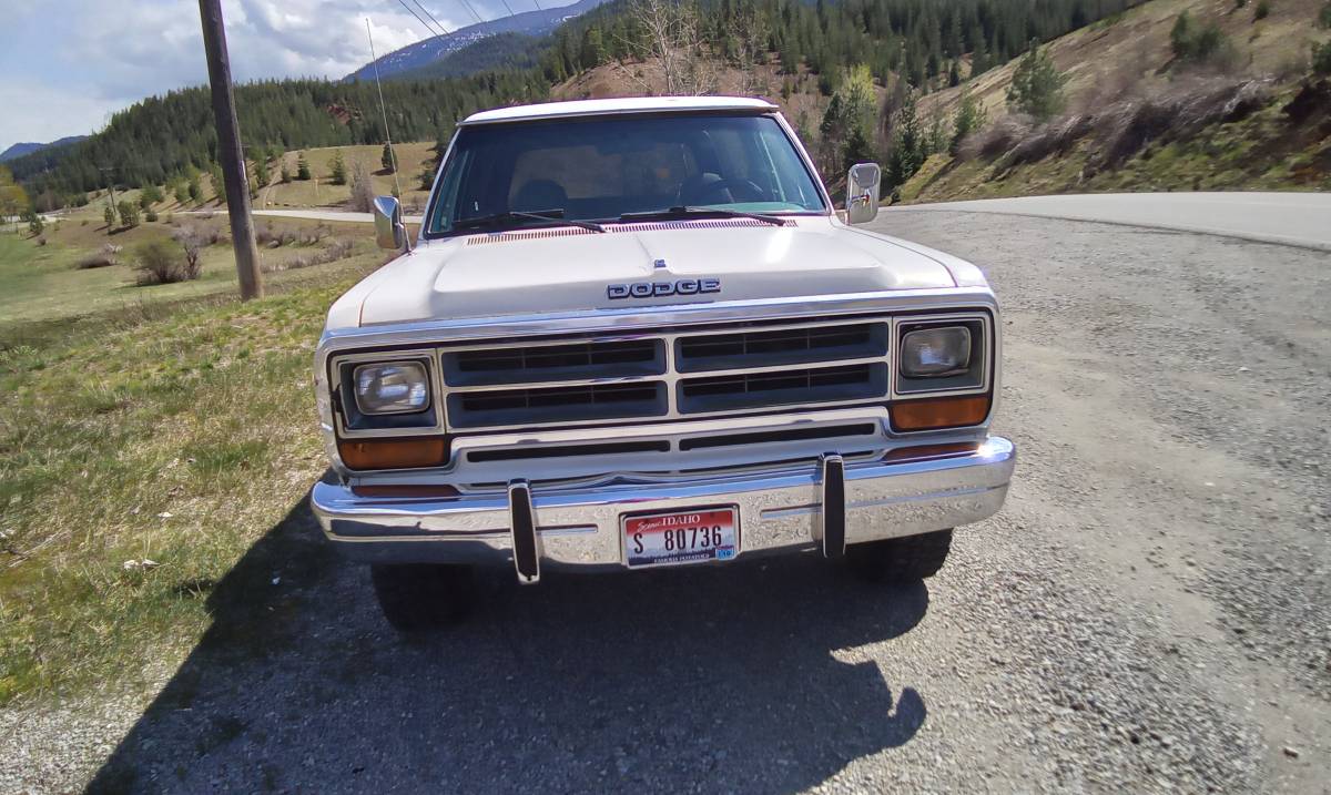 Dodge-4x4-ramcharger-1987-white-10