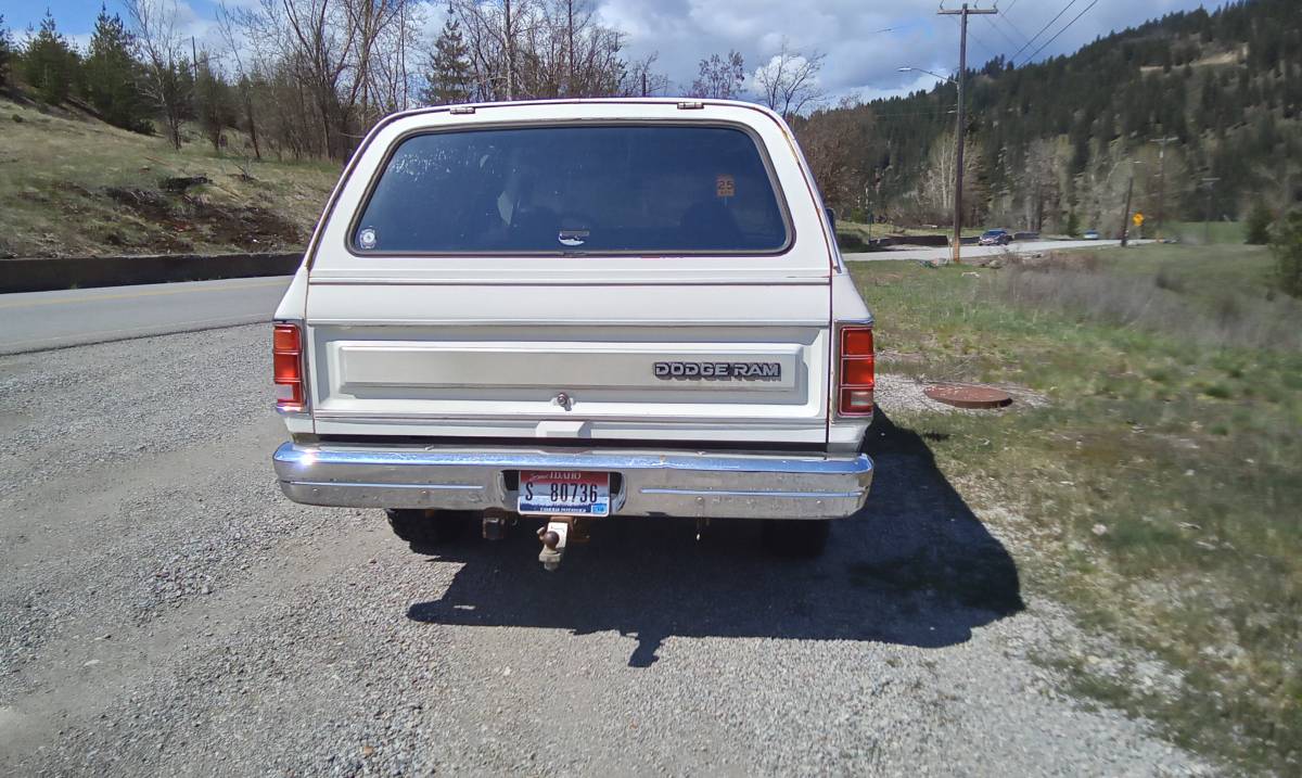 Dodge-4x4-ramcharger-1987-white-11