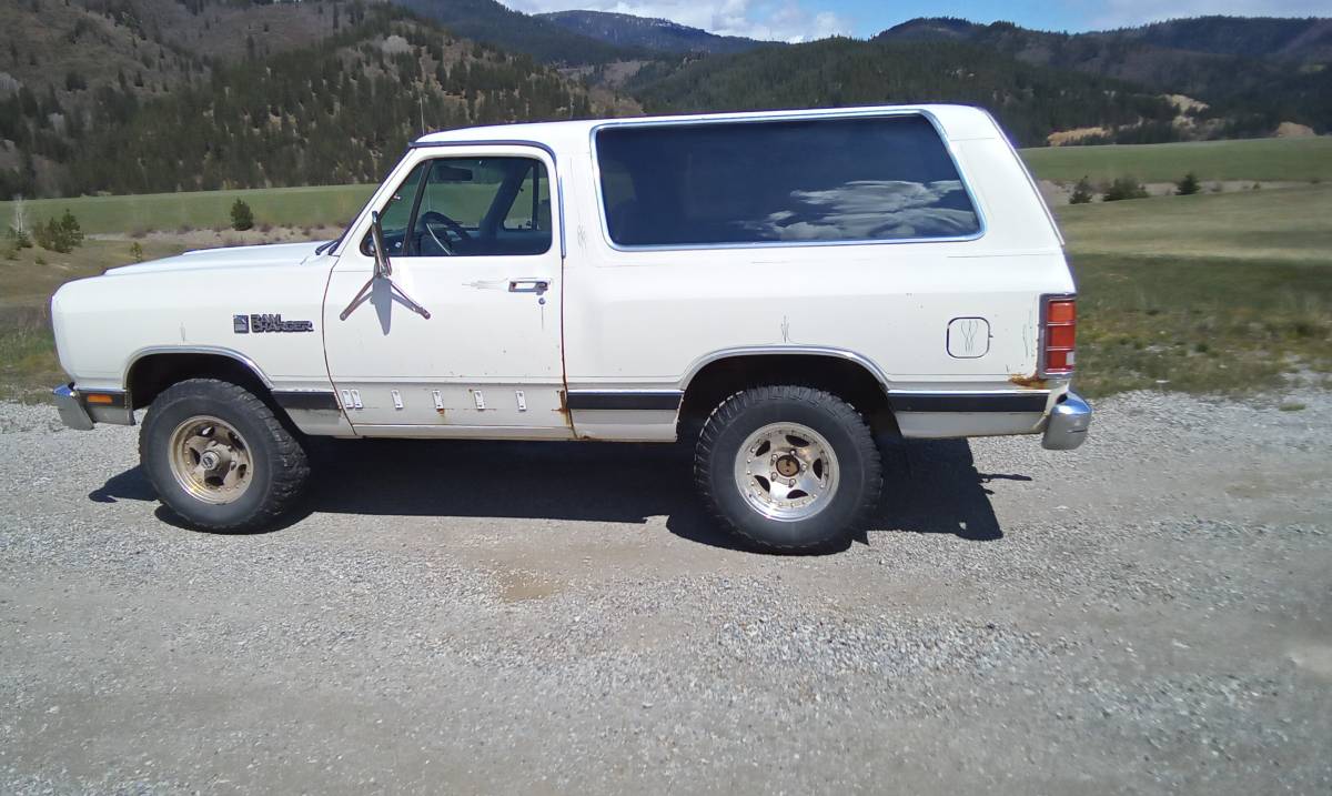 Dodge-4x4-ramcharger-1987-white-13