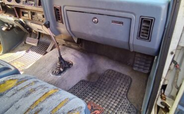 Dodge-4x4-ramcharger-1987-white