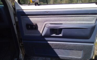 Dodge-4x4-ramcharger-1987-white-7