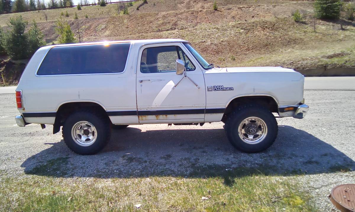 Dodge-4x4-ramcharger-1987-white-9