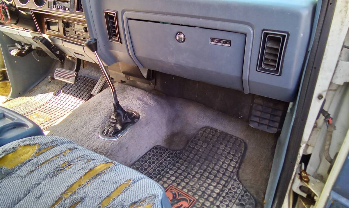 Dodge-4x4-ramcharger-1987-white
