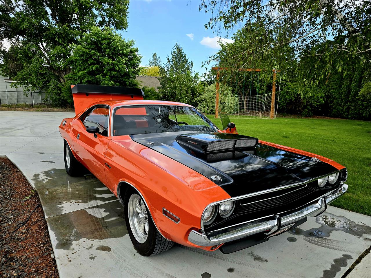 Dodge-Challenger-1970-Tangerine-Orange-Black-amp-Orange-10