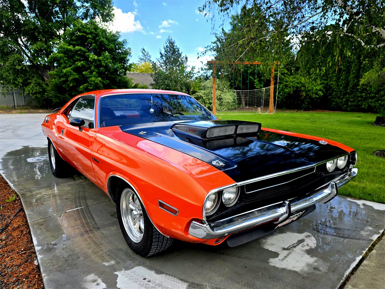Dodge-Challenger-1970-Tangerine-Orange-Black-amp-Orange-11
