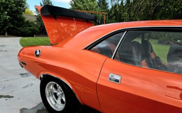 Dodge-Challenger-1970-Tangerine-Orange-Black-amp-Orange-18