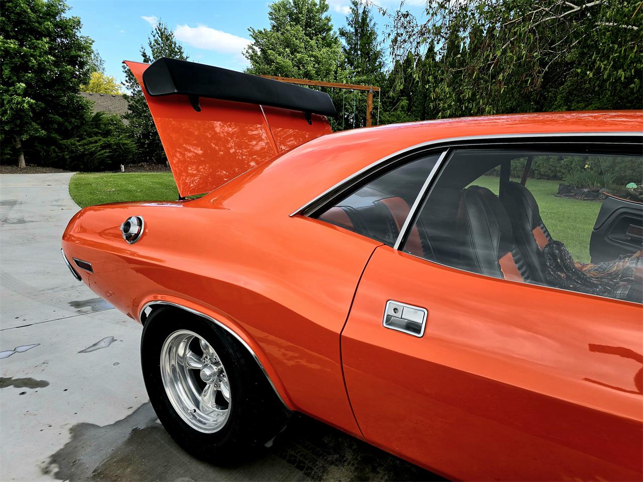 Dodge-Challenger-1970-Tangerine-Orange-Black-amp-Orange-18