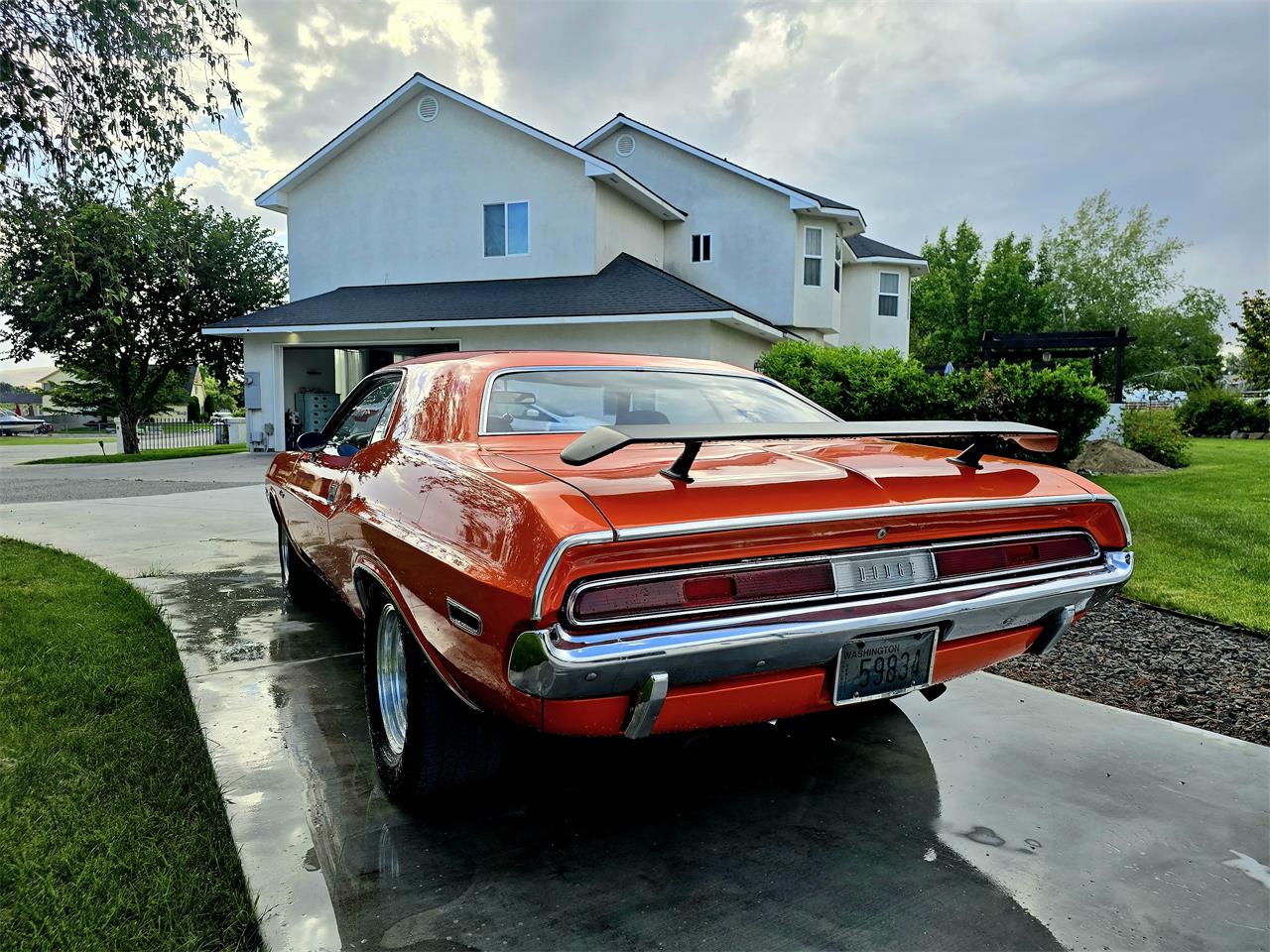 Dodge-Challenger-1970-Tangerine-Orange-Black-amp-Orange-2