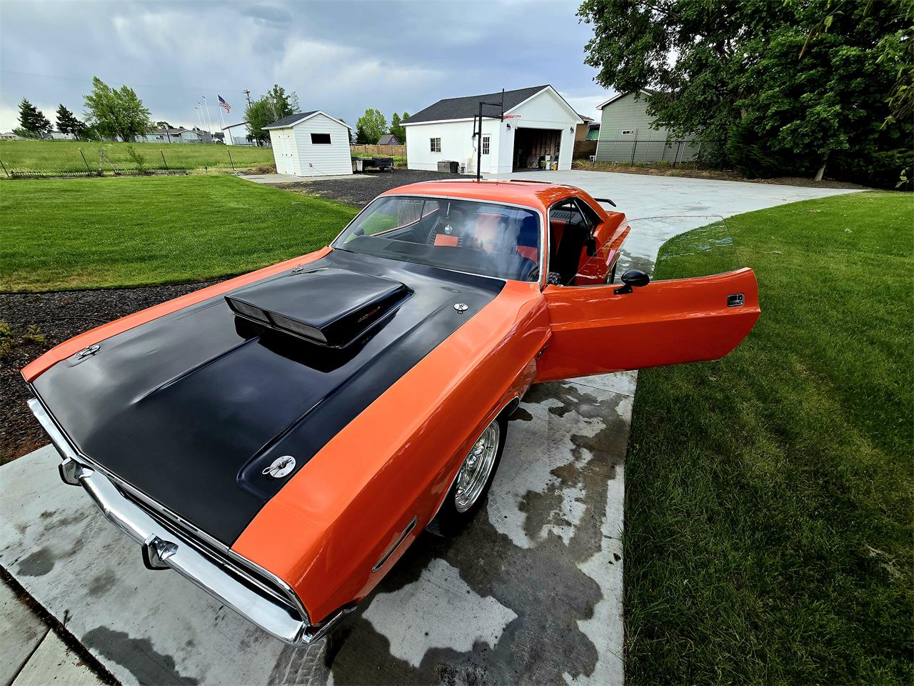 Dodge-Challenger-1970-Tangerine-Orange-Black-amp-Orange-23