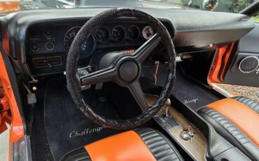 Dodge-Challenger-1970-Tangerine-Orange-Black-amp-Orange-25