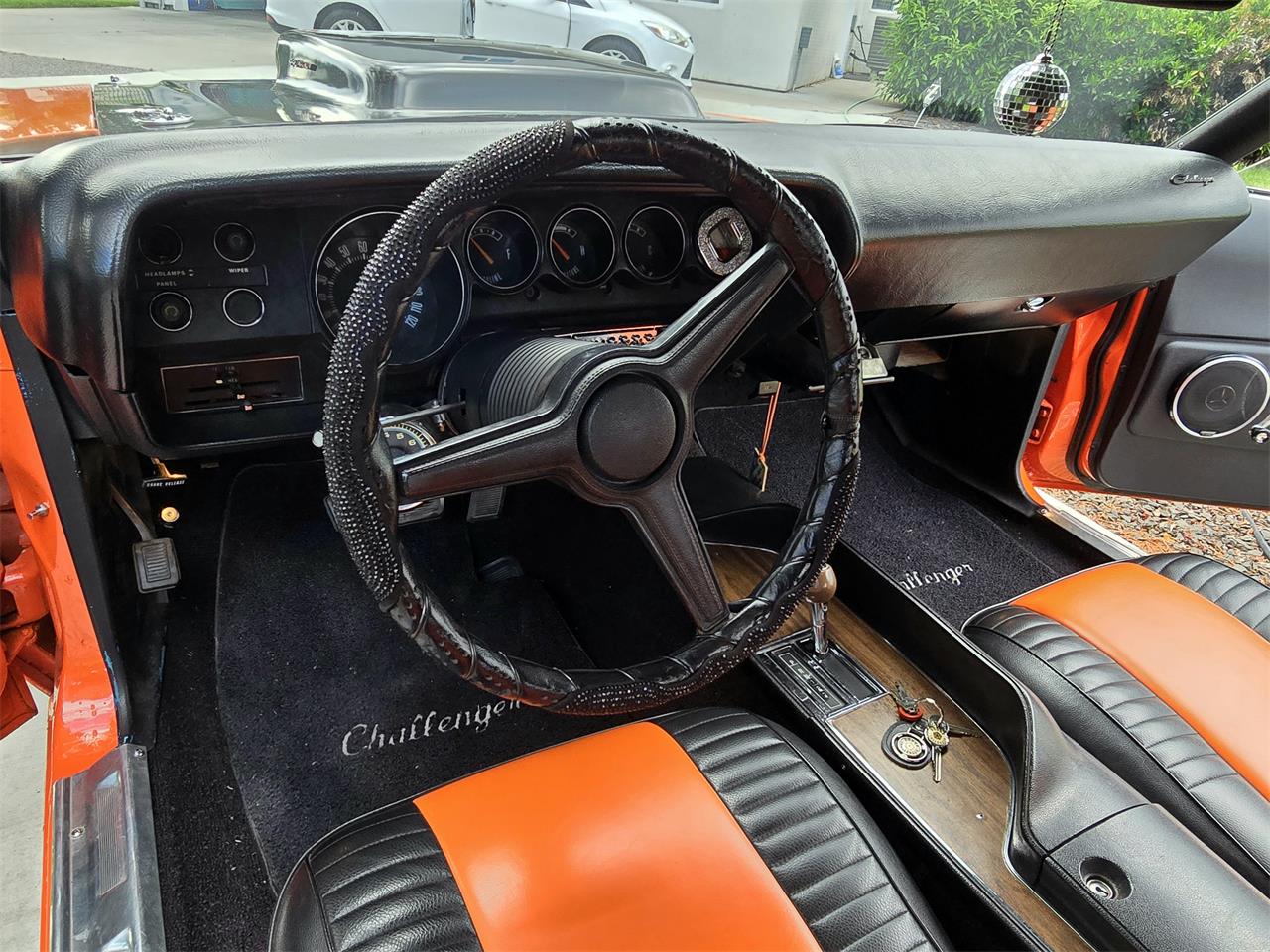 Dodge-Challenger-1970-Tangerine-Orange-Black-amp-Orange-25