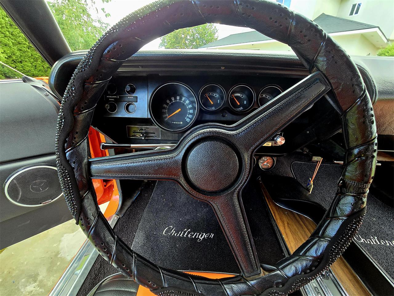 Dodge-Challenger-1970-Tangerine-Orange-Black-amp-Orange-27