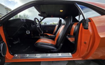 Dodge-Challenger-1970-Tangerine-Orange-Black-amp-Orange-31
