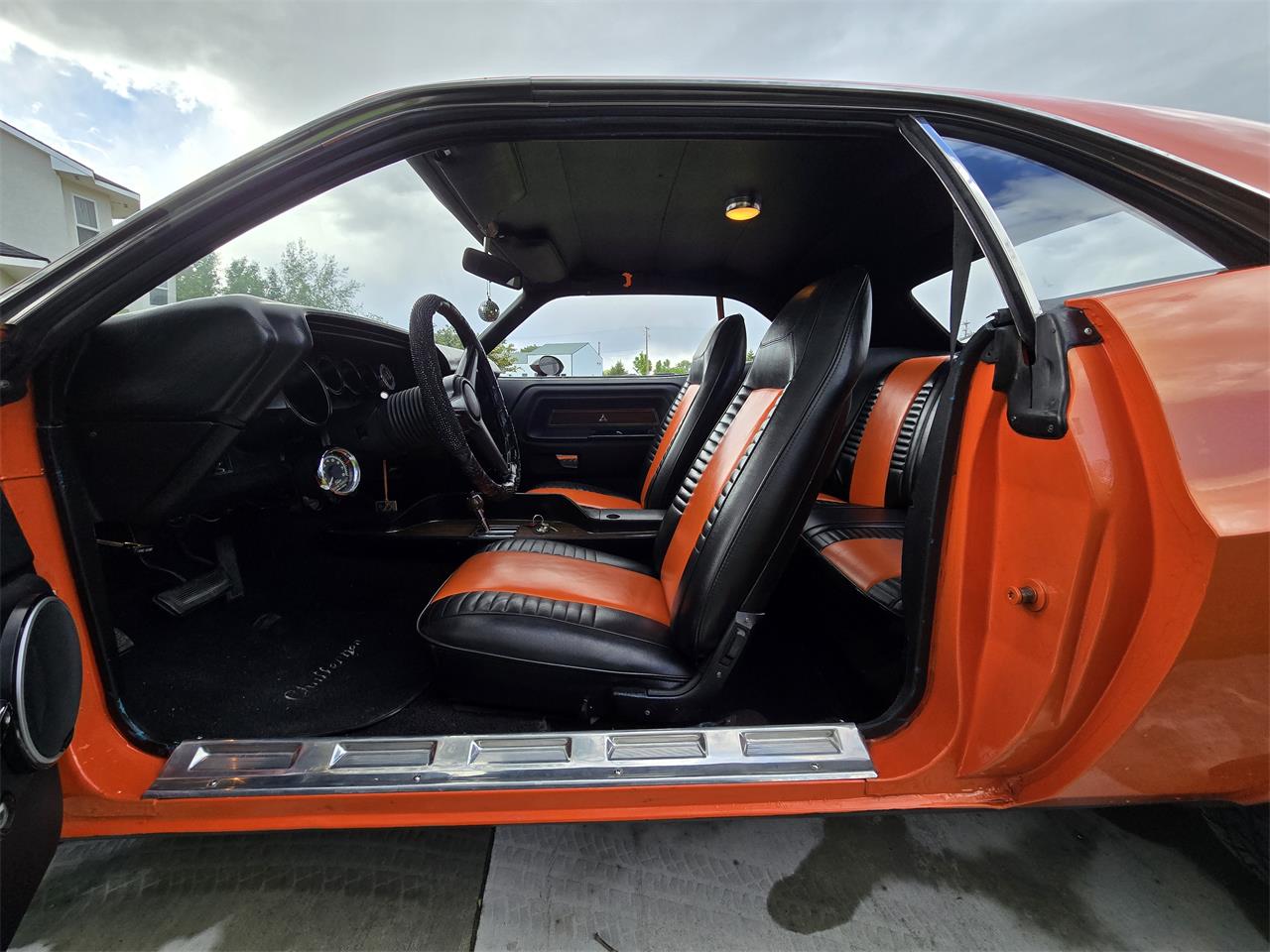 Dodge-Challenger-1970-Tangerine-Orange-Black-amp-Orange-31