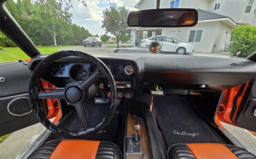 Dodge-Challenger-1970-Tangerine-Orange-Black-amp-Orange-35