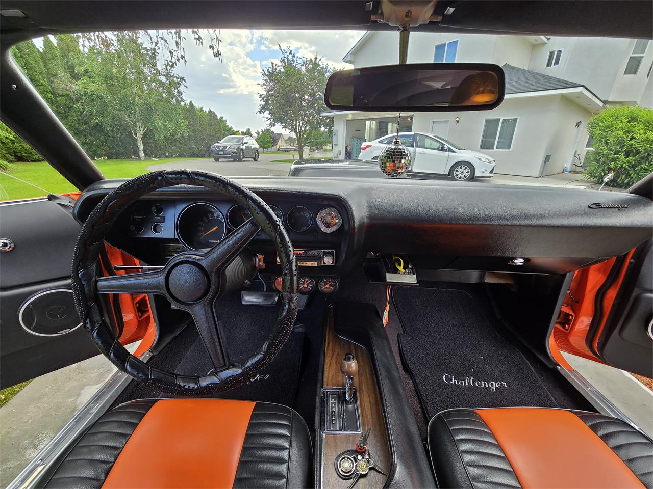 Dodge-Challenger-1970-Tangerine-Orange-Black-amp-Orange-35