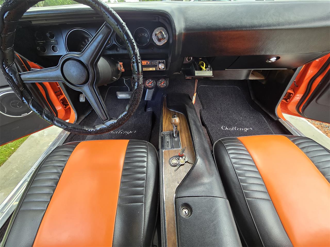 Dodge-Challenger-1970-Tangerine-Orange-Black-amp-Orange-36